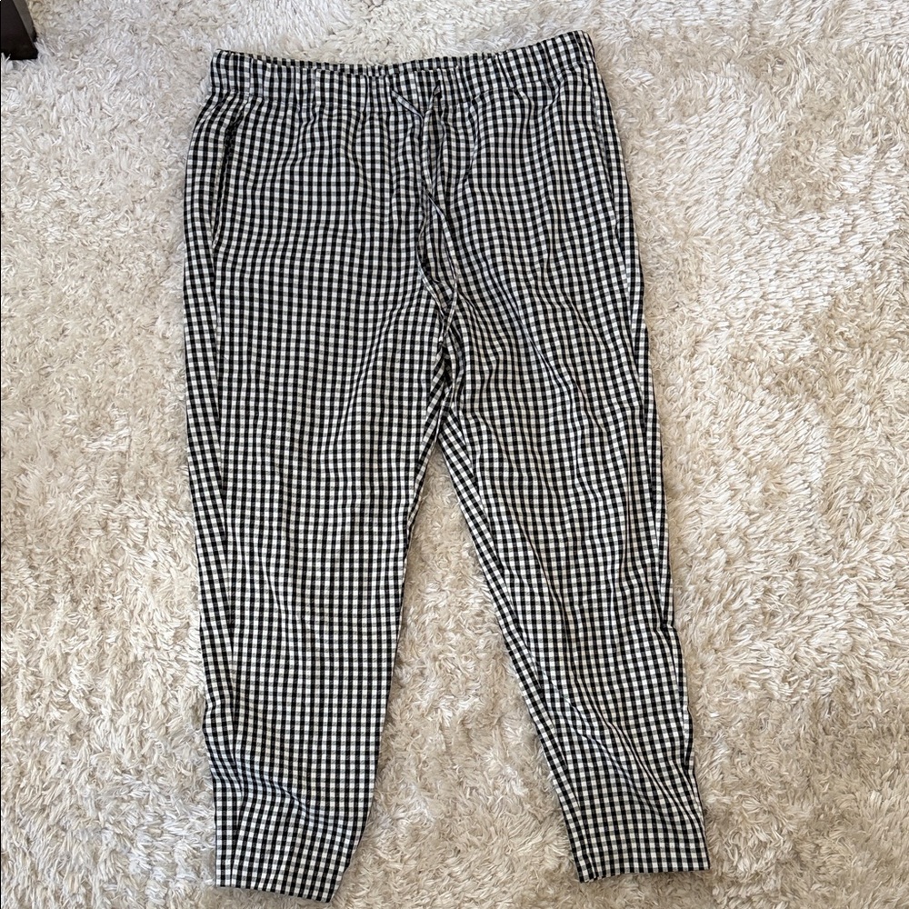 Women’s Checkered Chinos in Black and White